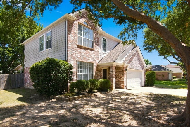 Building Photo - "Spacious Two-Story Home with Multiple Living Spaces and and Expansive Backyard!"