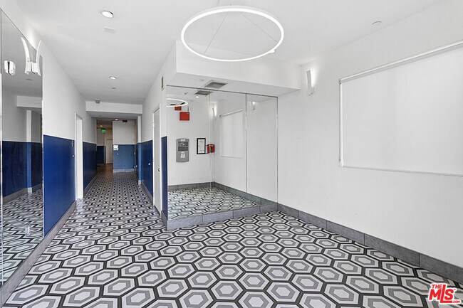 Building Photo - 1431 Armacost Ave