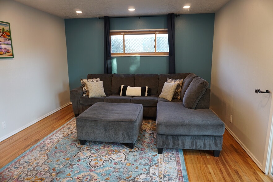 Building Photo - 10108 Chapala Ct NE