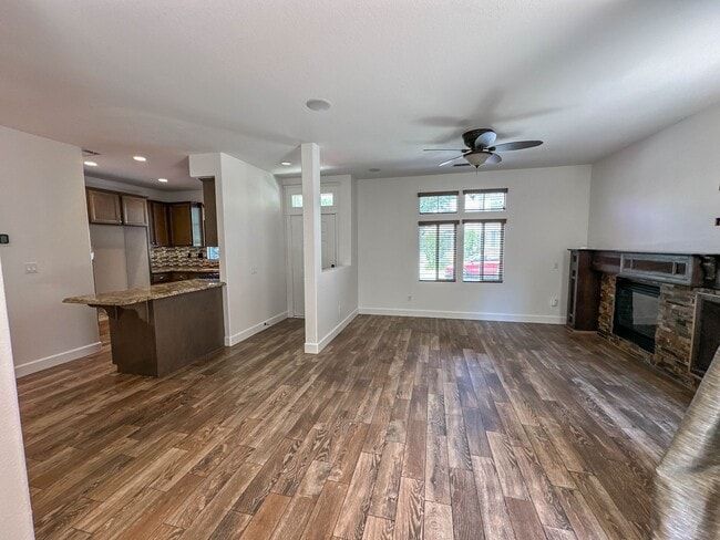 Building Photo - COMING SOON! 3 Bedroom Home for Rent in Valencia!