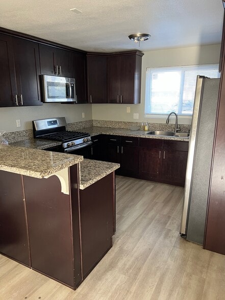 Building Photo - 6546 Kelly St