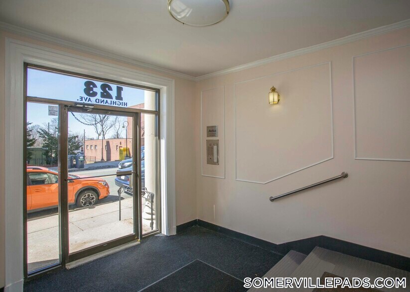 Building Photo - 123 Highland Ave