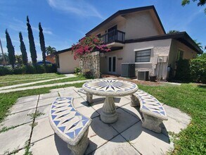 Building Photo - 600 SW 89th Ct