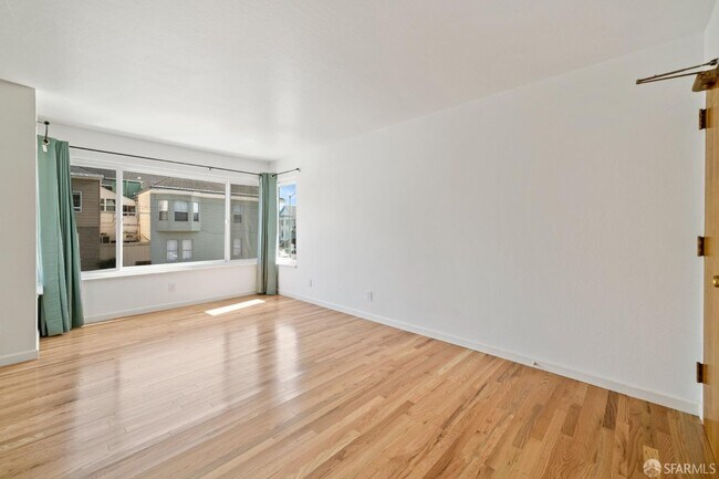 Building Photo - 590 2nd Ave
