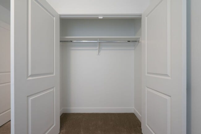 Building Photo - Well Maintained, 3 Bedroom and 2.5 Bathroo...