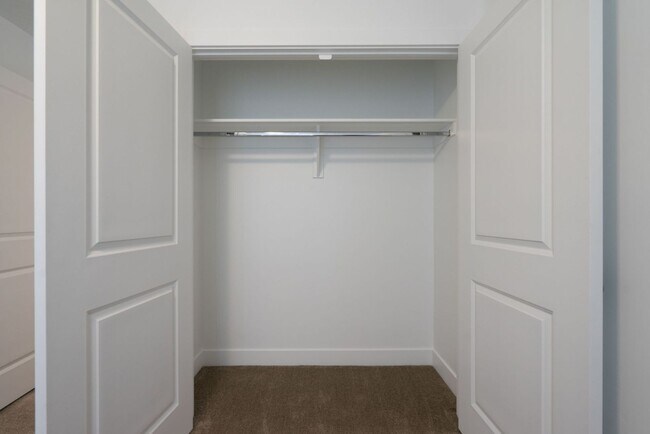 Building Photo - Well Maintained, 3 Bedroom and 2.5 Bathroom Townhome in Desert Color! Internet Included!