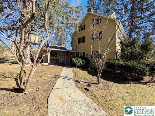 Building Photo - 3470 Rhododendron Dr