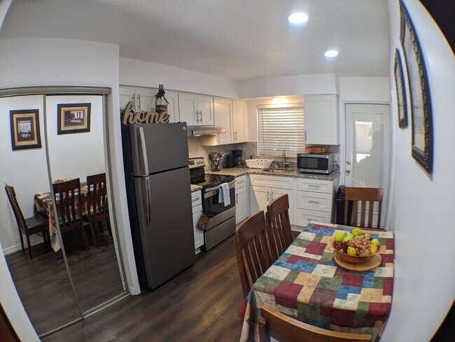 Building Photo - 628-628 S Osprey Ave