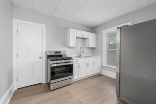 Building Photo - 221 N Elizabeth St