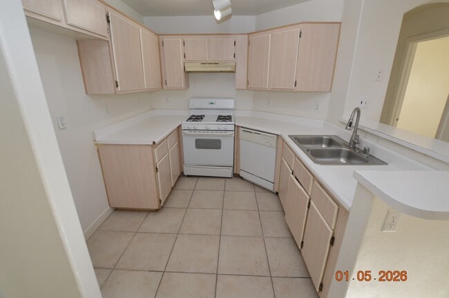 Building Photo - 550 Roxella Ln