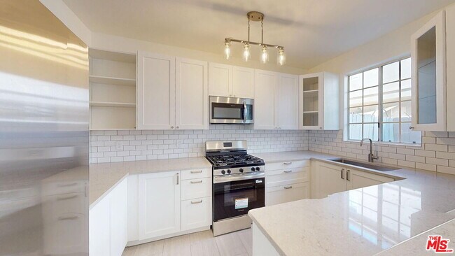 Building Photo - 18347 Saticoy St