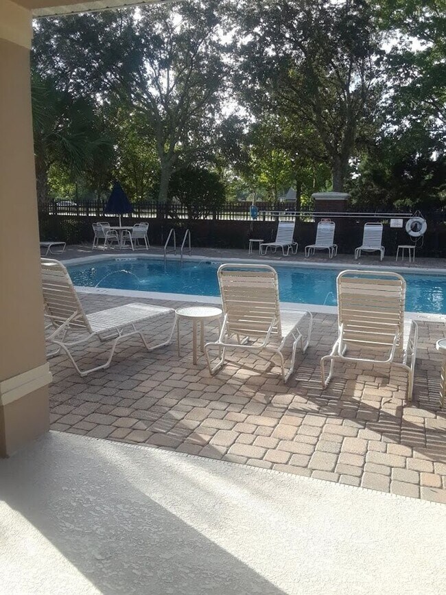 Building Photo - Must see beautiful 3 bedrooms and 2.5 Bath...