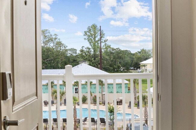 Building Photo - 587A Sunnyside Ave