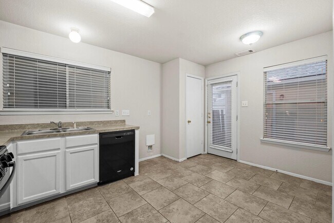 Building Photo - 1617 Nichole Woods Dr