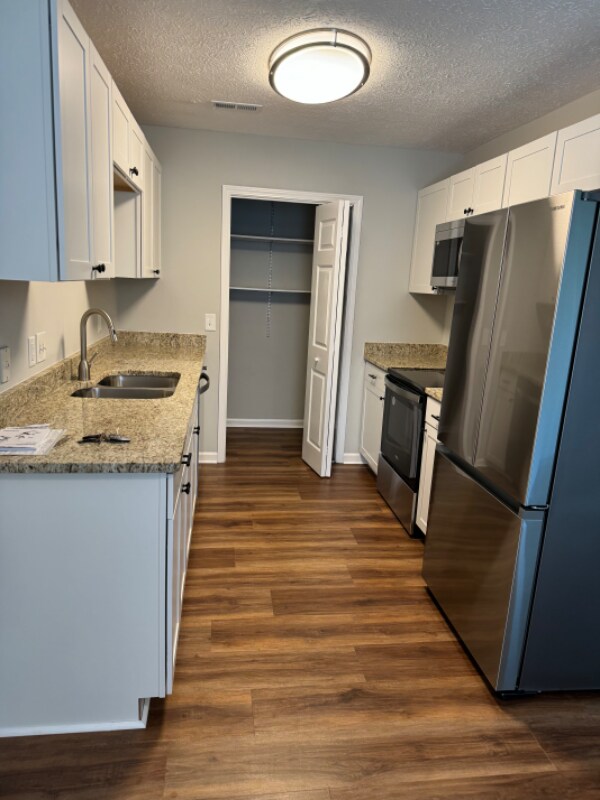 Primary Photo - 7005 Alamosa Dr