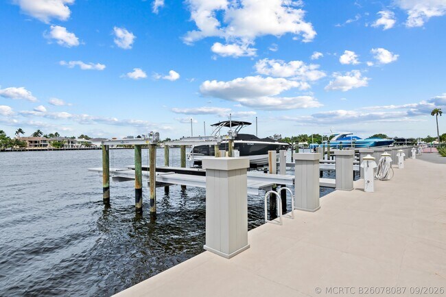 Building Photo - 435 Bayshore Dr