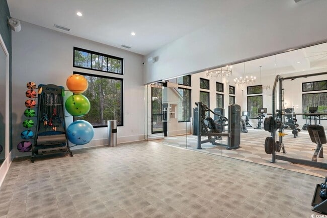 Building Photo - 331 Pickwick Dr