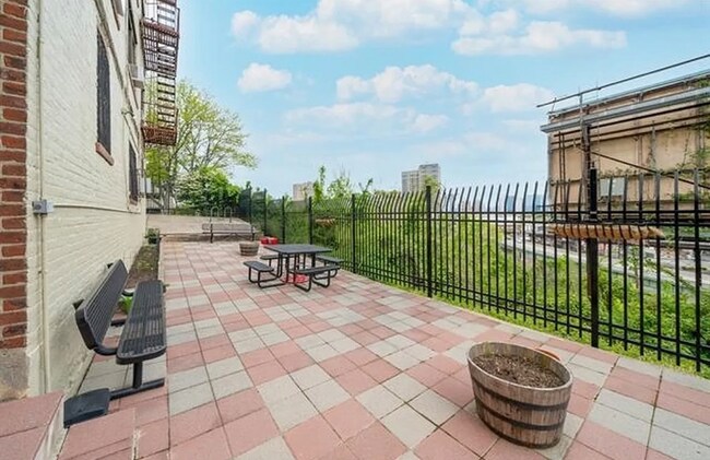 Building Photo - 104 Palisade Ave