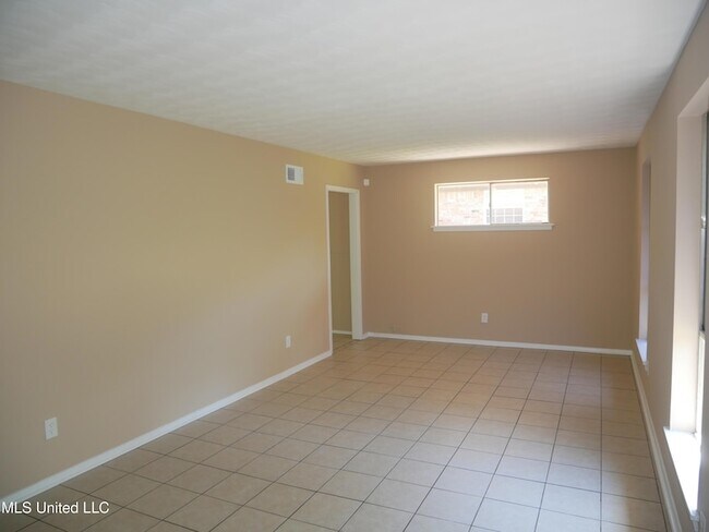Building Photo - 1416 Vicksburg Dr
