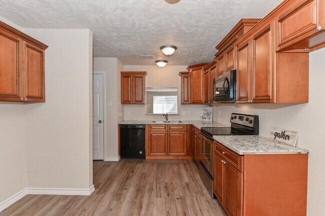 Building Photo - 3 BEDROOM HOUSE FOR LEASE