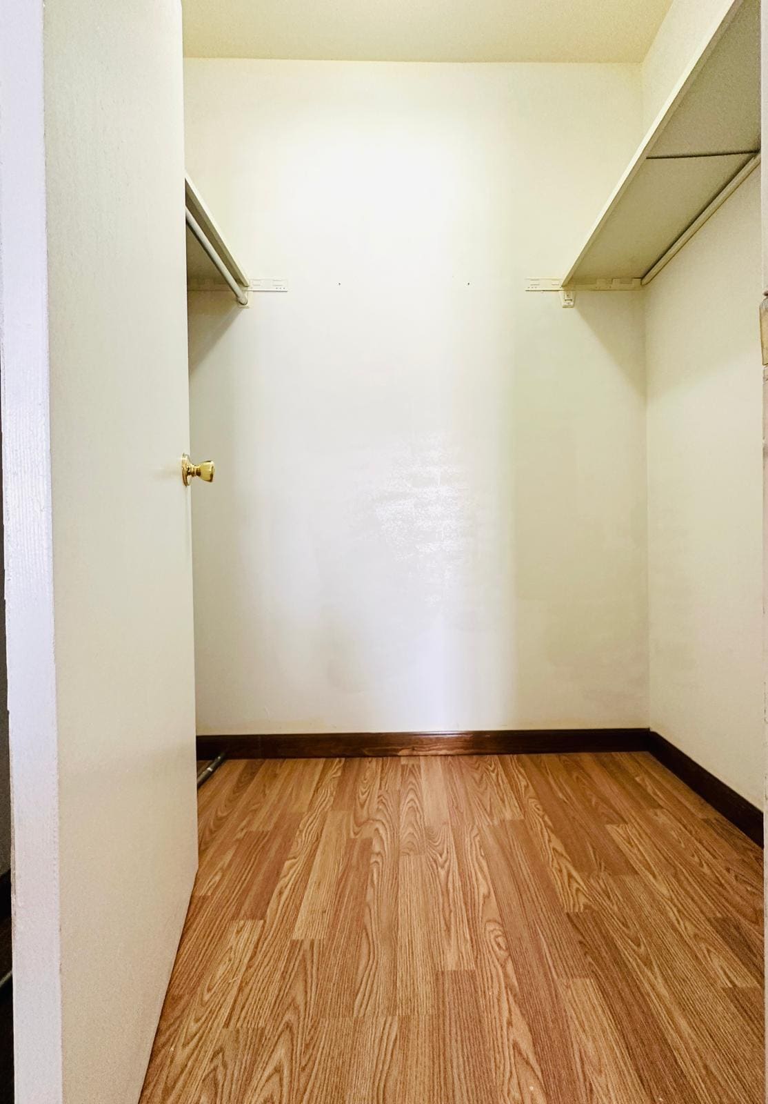 Walk in closet master bedroom - 4908 W Brigantine Ct