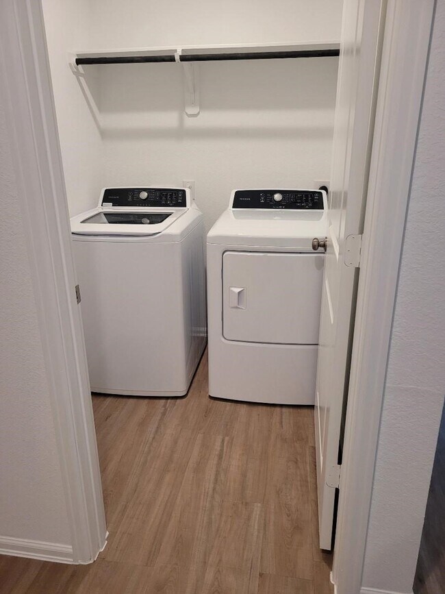 Building Photo - 4222 Iris Jade Dr