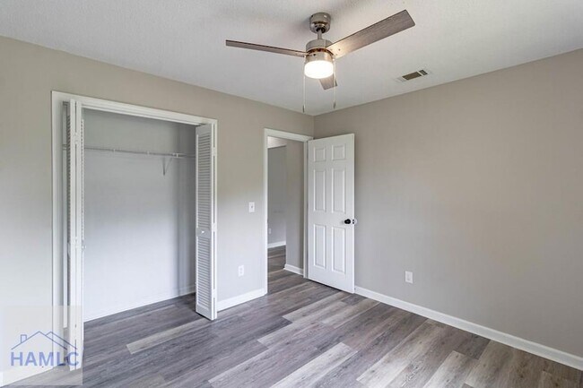 Building Photo - 1103 Ballard Dr