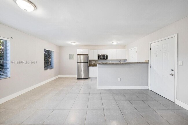 Building Photo - 1960 NE 161st St