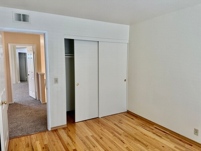 Building Photo - Nice 2 Story Family Home