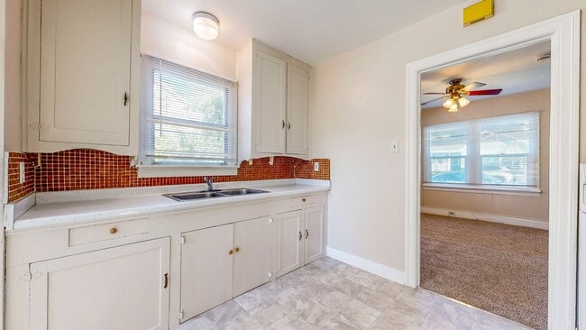 Building Photo - 507 Macklyn Ave