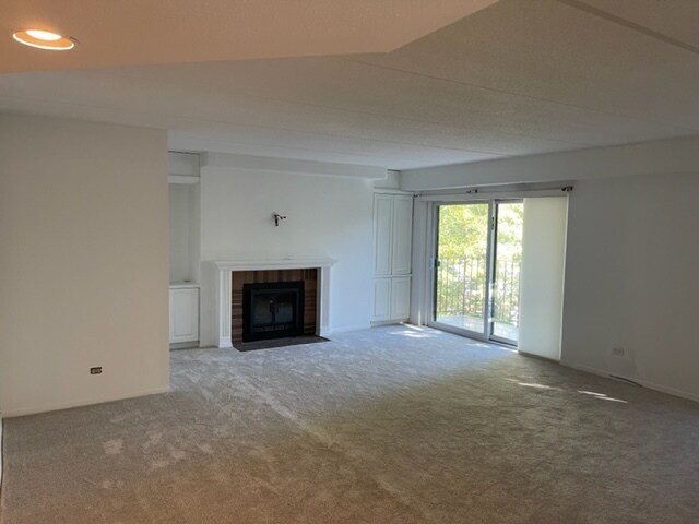 Family room - 2086 Saint Johns Ave