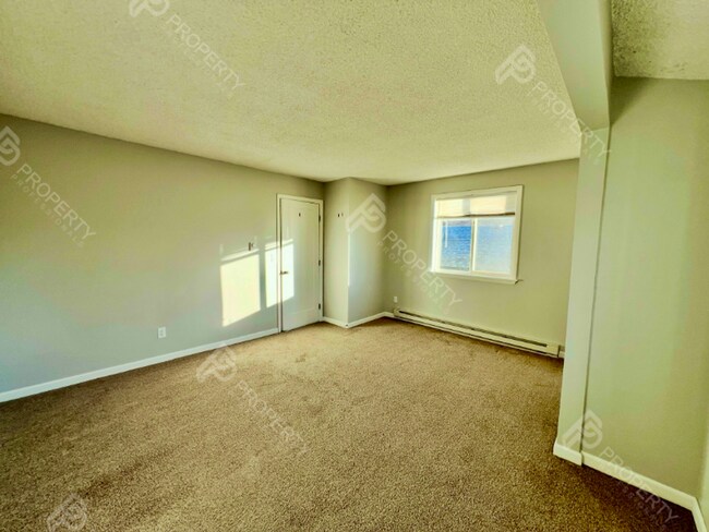 Building Photo - Em Ave Duplex