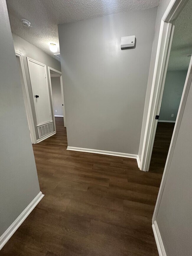 Building Photo - Harmon Creek