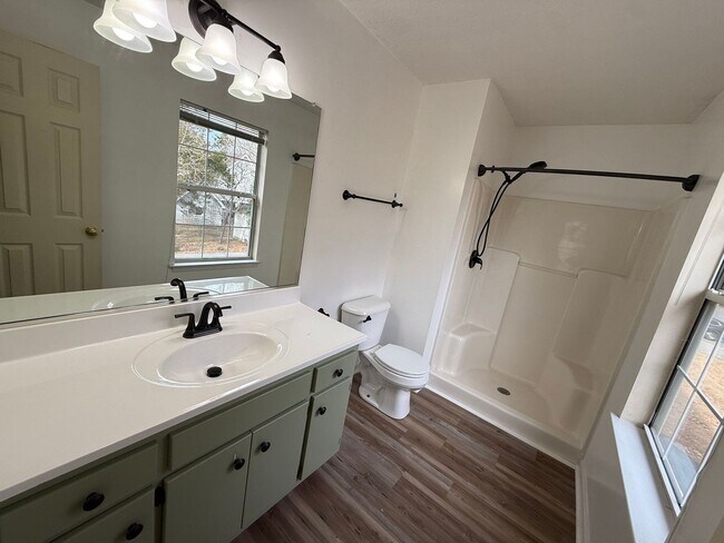 Building Photo - Charming 3-Bedroom Home in Newport News! "ASK ABOUT OUR ZERO DEPOSIT"