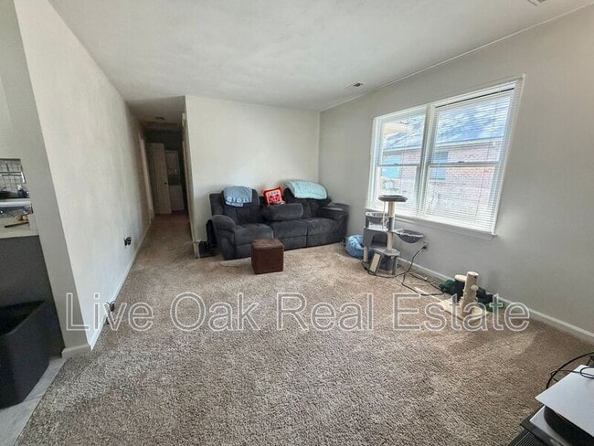 Building Photo - 103 N Thalia Rd