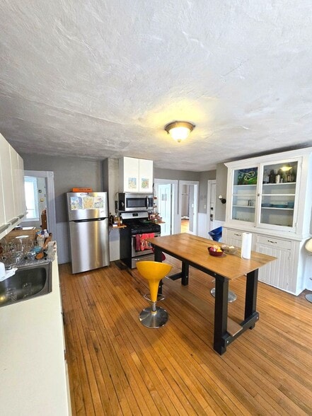 Building Photo - 103 Tell St