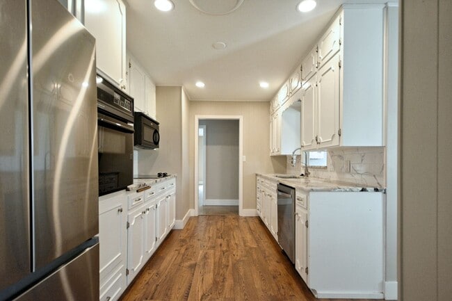 Building Photo - 671 W Merriweather St