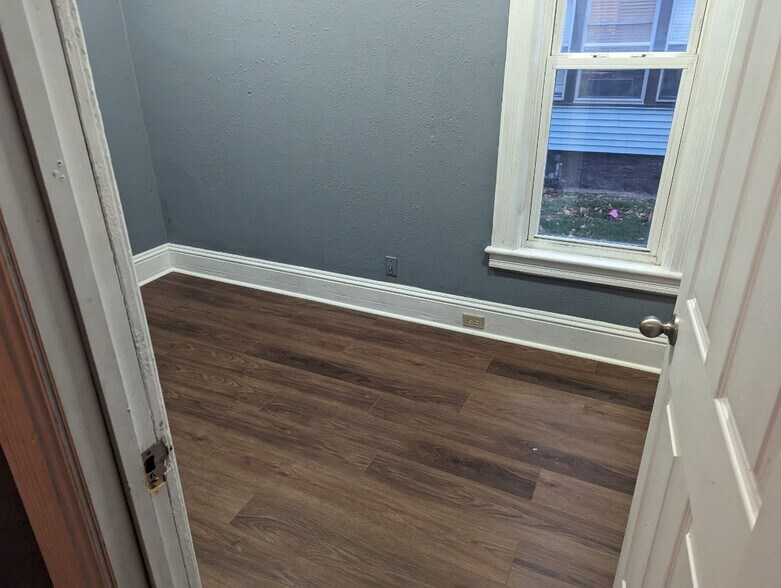 2nd bedroom - 319 Van Buren St