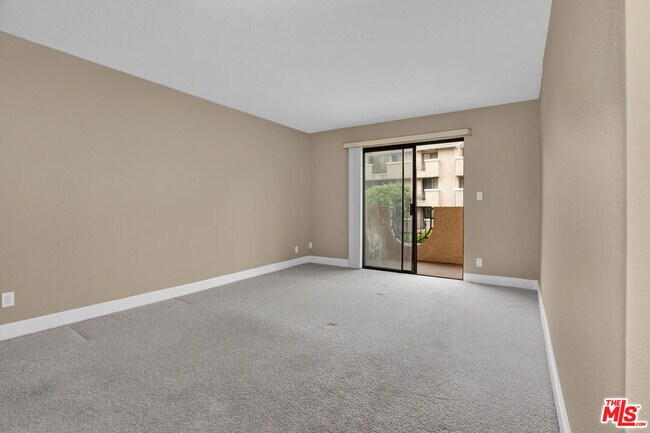 Building Photo - 1633 S Bentley Ave