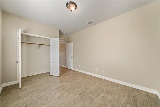 Building Photo - 7721 Dove Holw Dr