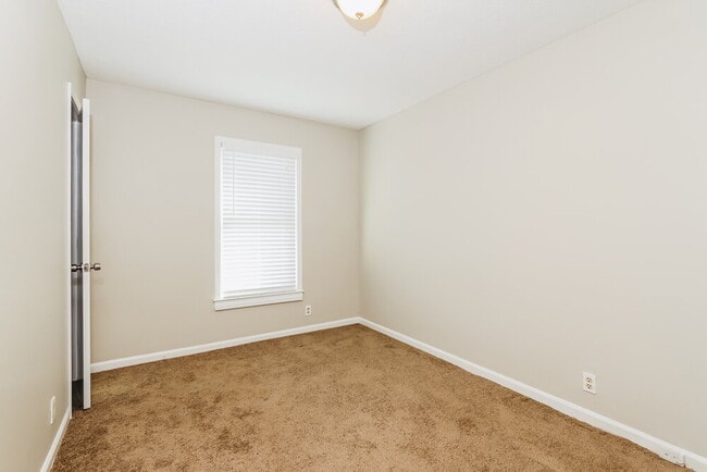 Building Photo - 7900 Rochelle Rd