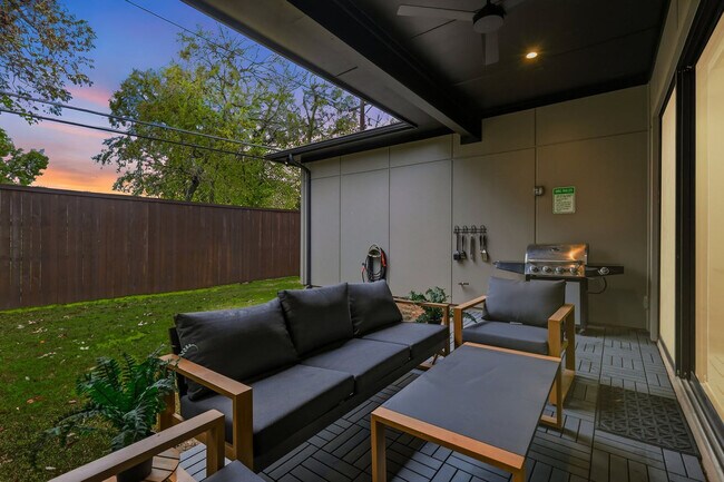 Building Photo - 3714 Highgrove Dr