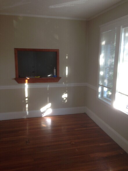 Building Photo - 98 Forest Hills St