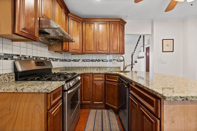 Building Photo - 42 Alden Pl