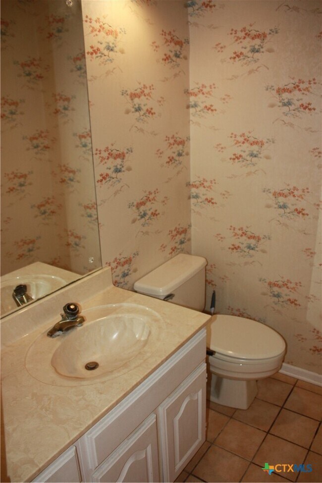 Building Photo - 421 Watts Ln