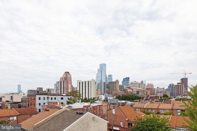 Building Photo - 708 S Sartain St