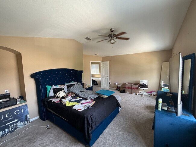 Building Photo - 12 Jackdaw Ct