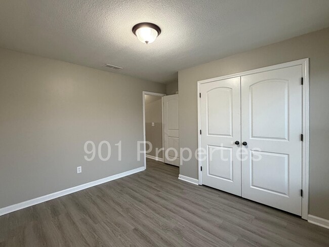 Building Photo - 3777 Pavilion Cir