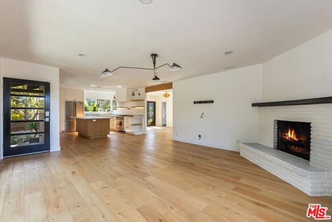 Building Photo - 3424 Primera Ave