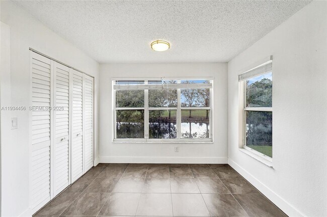 Building Photo - 457 Vista Isles Dr